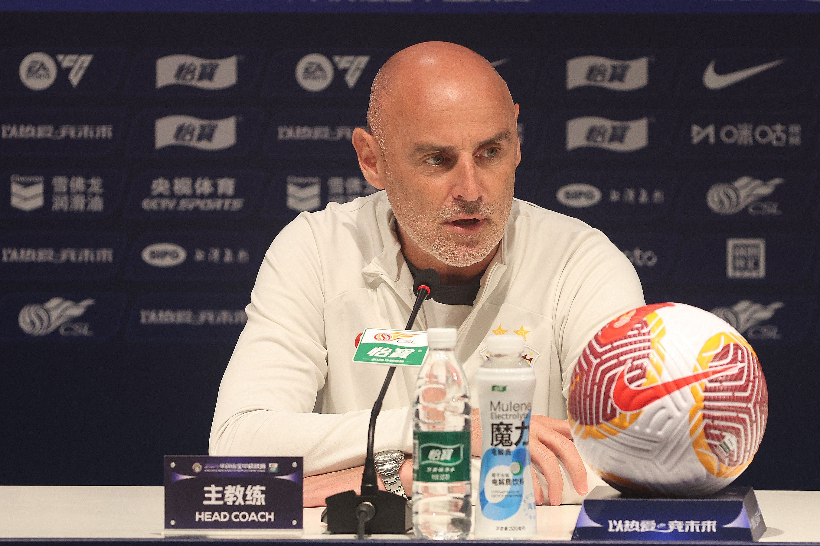 跟队谈海港首轮输球：问题源于人员结构，前场没有能拿住球的核心