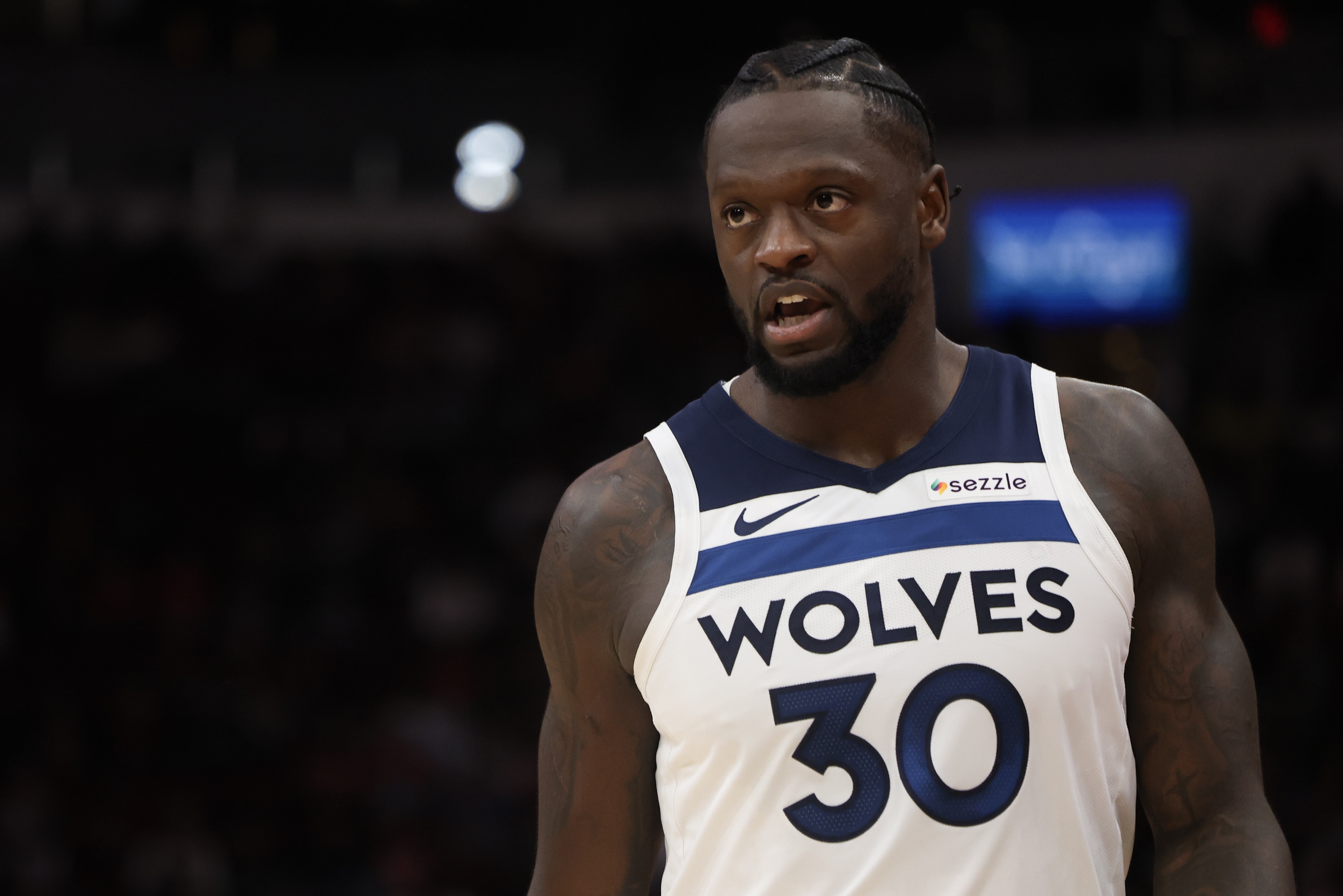 进攻还得加把劲儿！兰德尔半场出战17分钟 9中5拿到12分3助